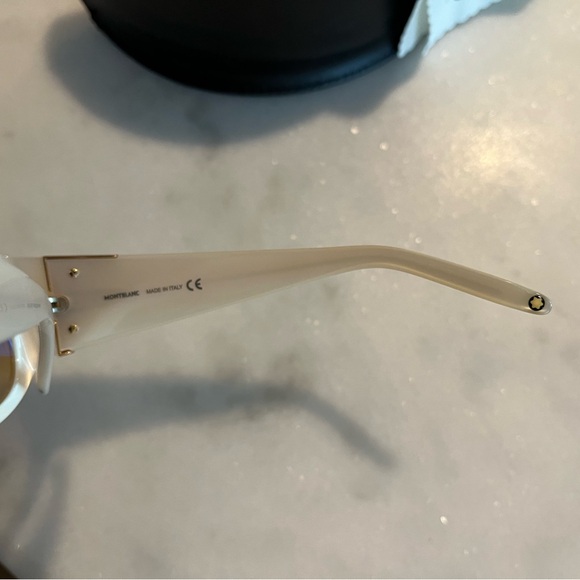 Montblanc Sunglasses with Case and Cloth - Picture 3 of 6